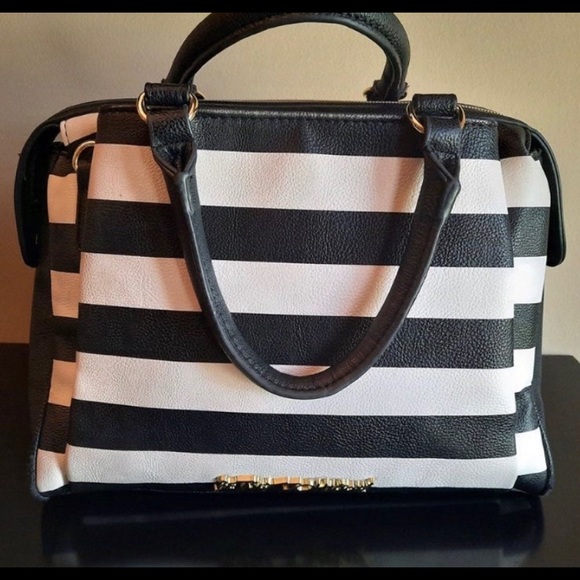 Betsey Johnson Crossbody Bag - Picture 3 of 12